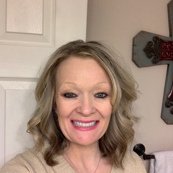 Meet your Posher, Melissa - Picture 1 of 1